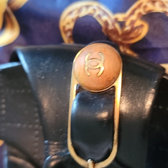 CHANEL SANDALS AUTHENTIC,AUTHENTIC GORGEOUS - Picture 4 of 9